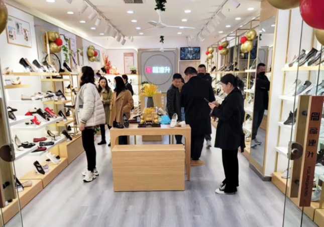 開老北京布鞋店年收入？