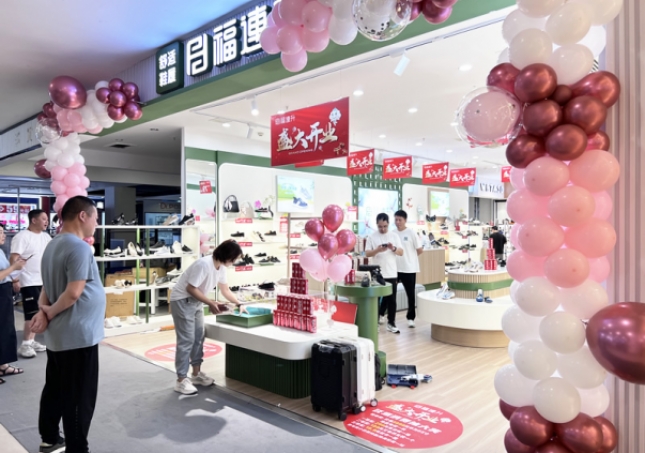 賀：福連升休閑鞋湖南長沙東方悅鄰mall新店開業(yè)！