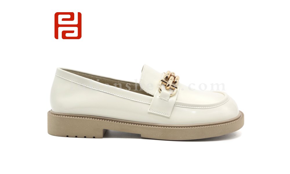 春季新款女鞋低跟時(shí)尚休閑樂福鞋亮面ins小皮鞋