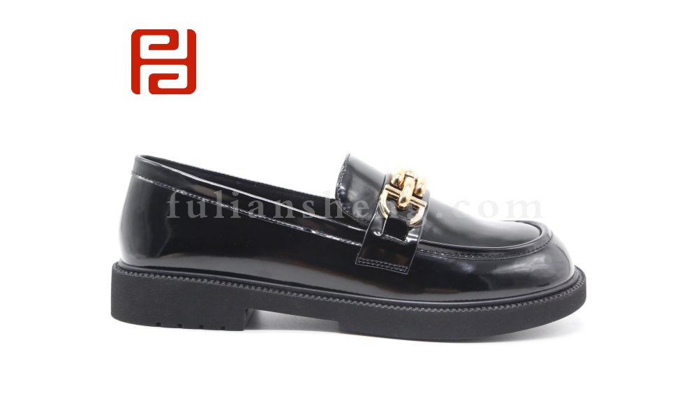 春季新款女鞋低跟時(shí)尚休閑樂福鞋亮面ins小皮鞋